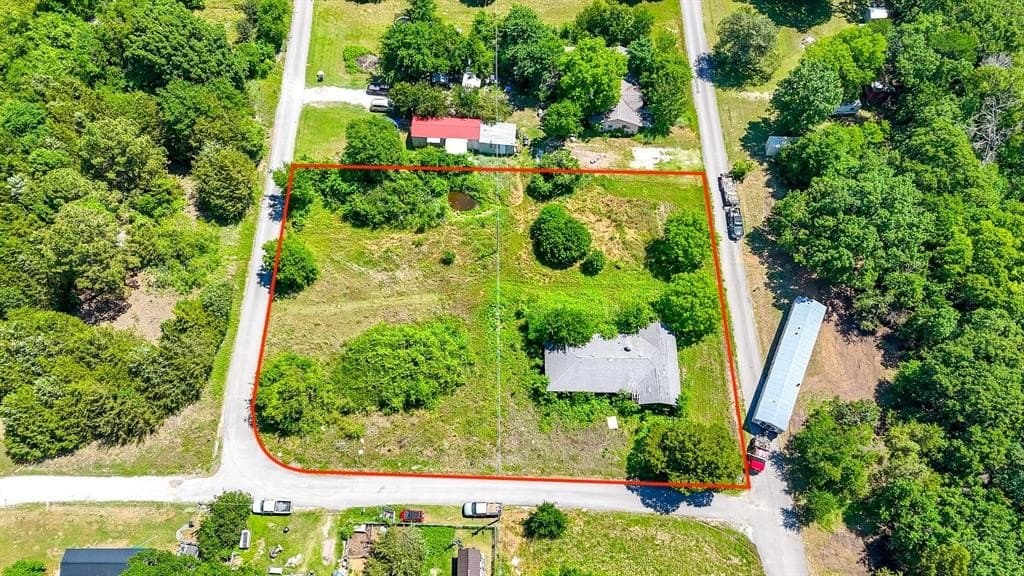 1.05 acres in Navarro County