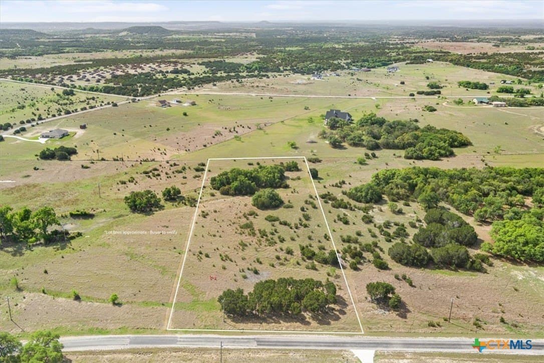 5.01 acres in Lampasas County