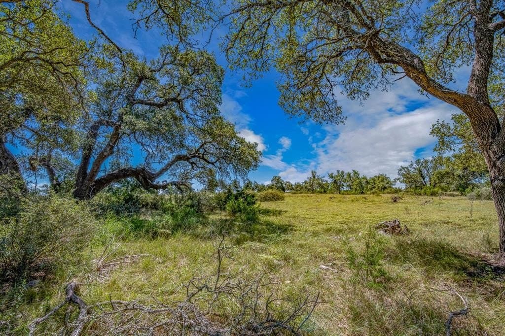 10.4 acres in Gillespie County