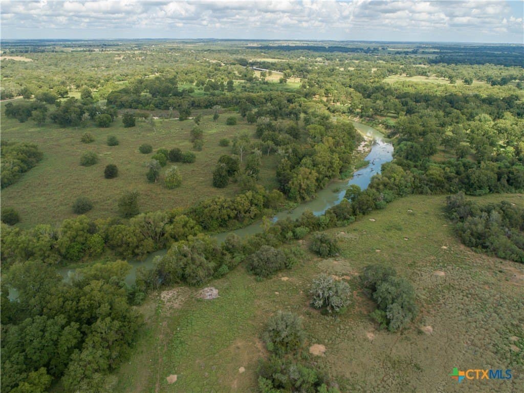 140 acres in DeWitt County gallery image 4