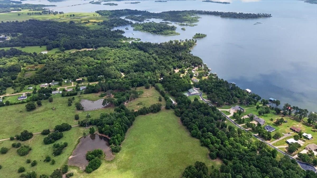 26.05 acres in Henderson County - photo 6