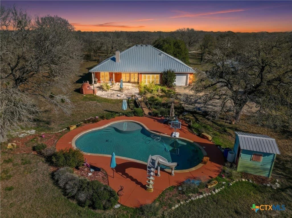 11.86 acres in Gonzales County