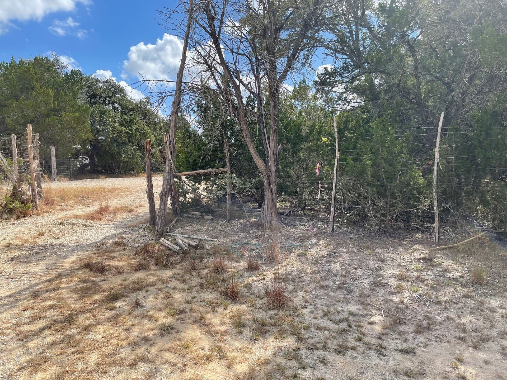 1.02 acres in Bandera County gallery image 3