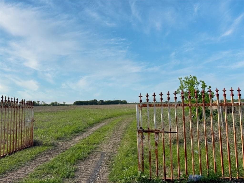 10 acres in Falls County gallery image 2