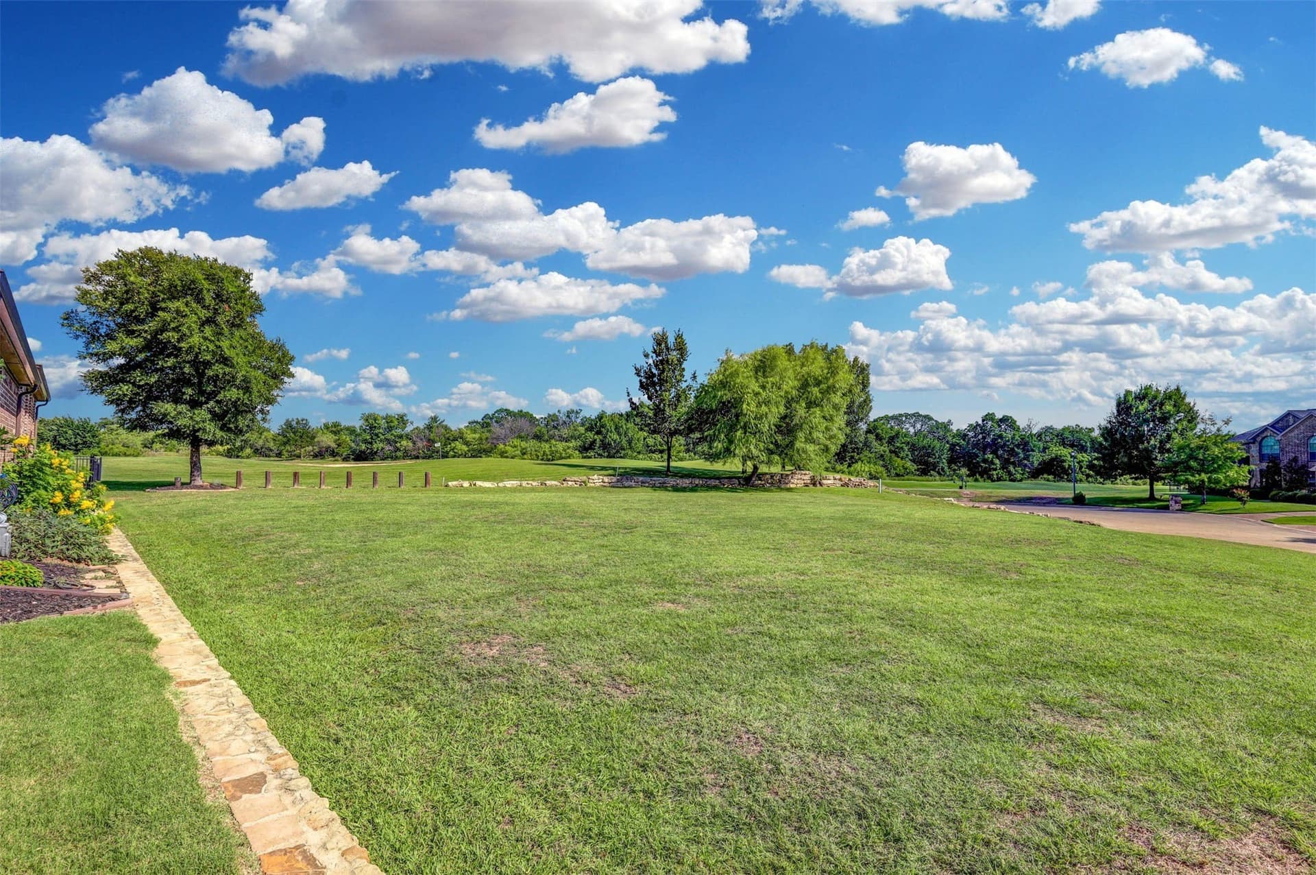 0.3 acres in Tarrant County gallery image 2