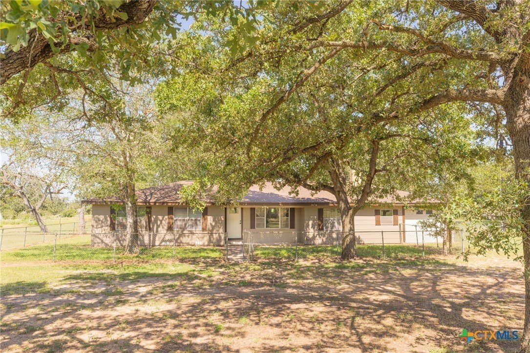 15.8 acres in Lavaca County