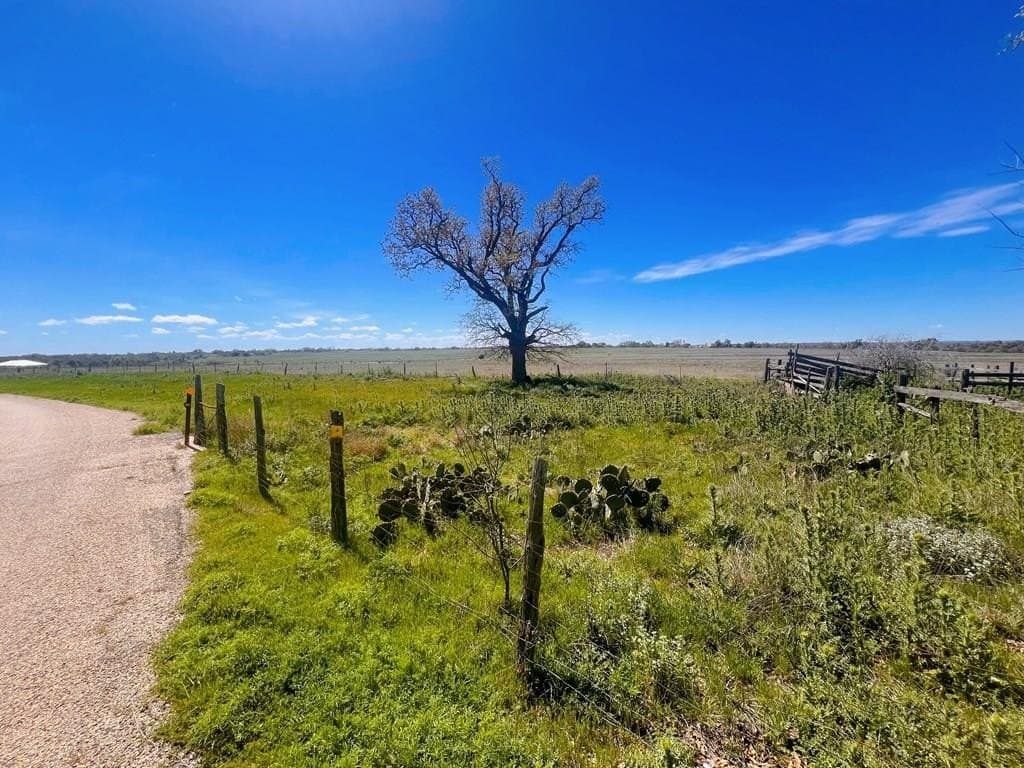 15.2 acres in Gillespie County