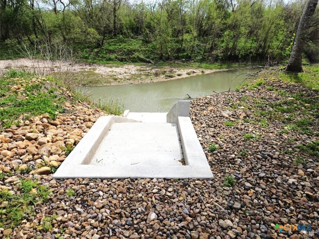 5.51 acres in Victoria County - photo 8