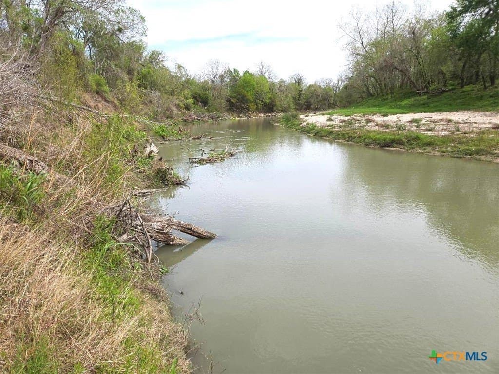 5.51 acres in Victoria County - photo 10