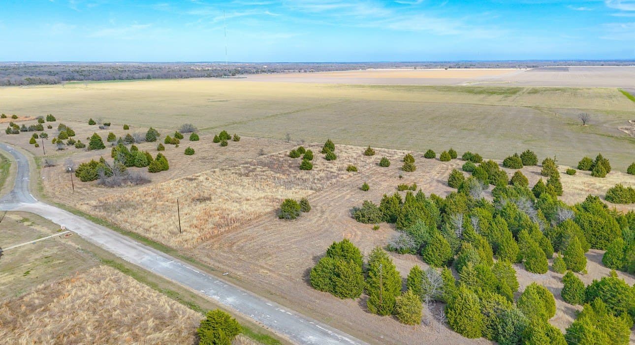 2.01 acres in Navarro County - photo 8