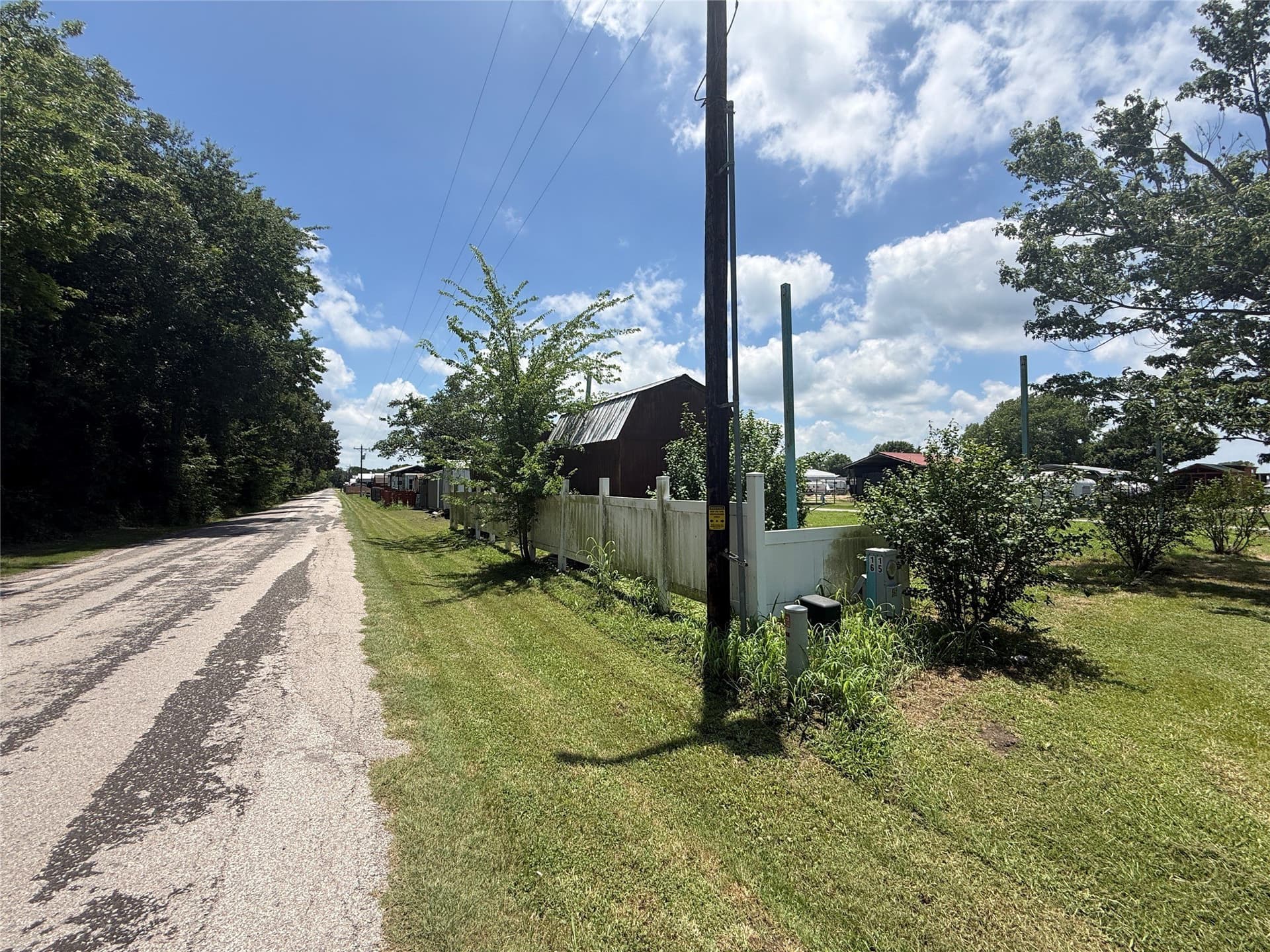 0.05 acres in Navarro County - photo 8