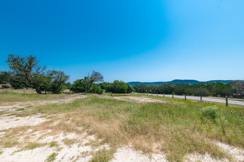 7 acres in Bandera County gallery image 2