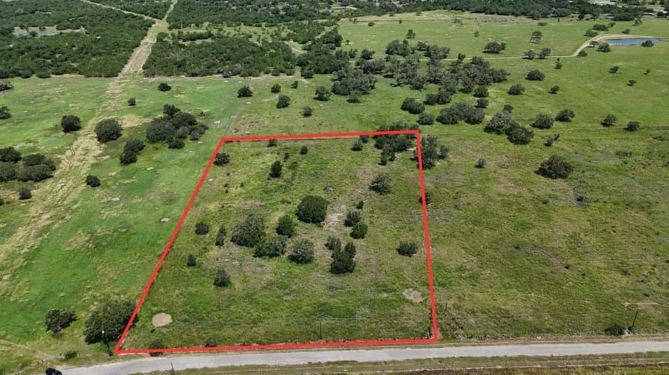 5.27 acres in Bee County
