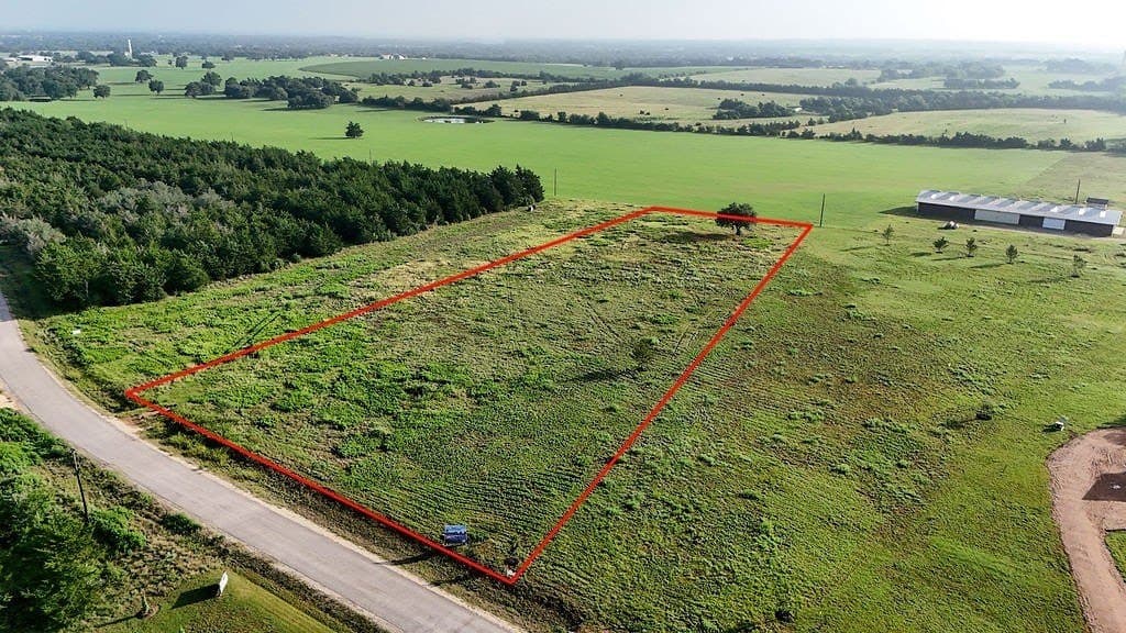 2.99 acres in Fayette County gallery image 3