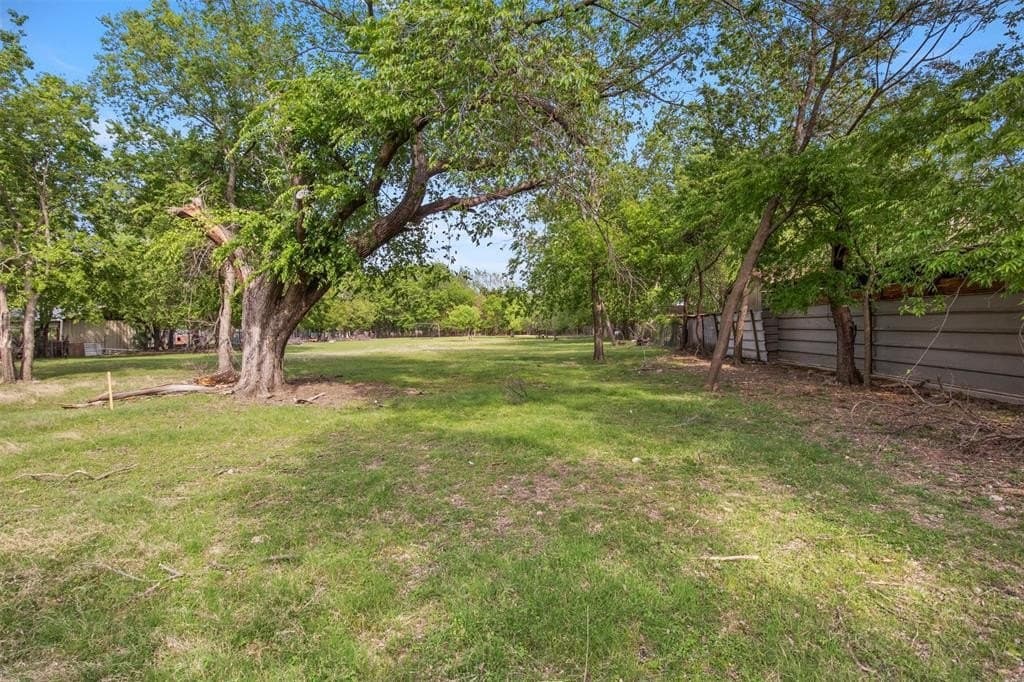 1.28 acres in Dallas County gallery image 3