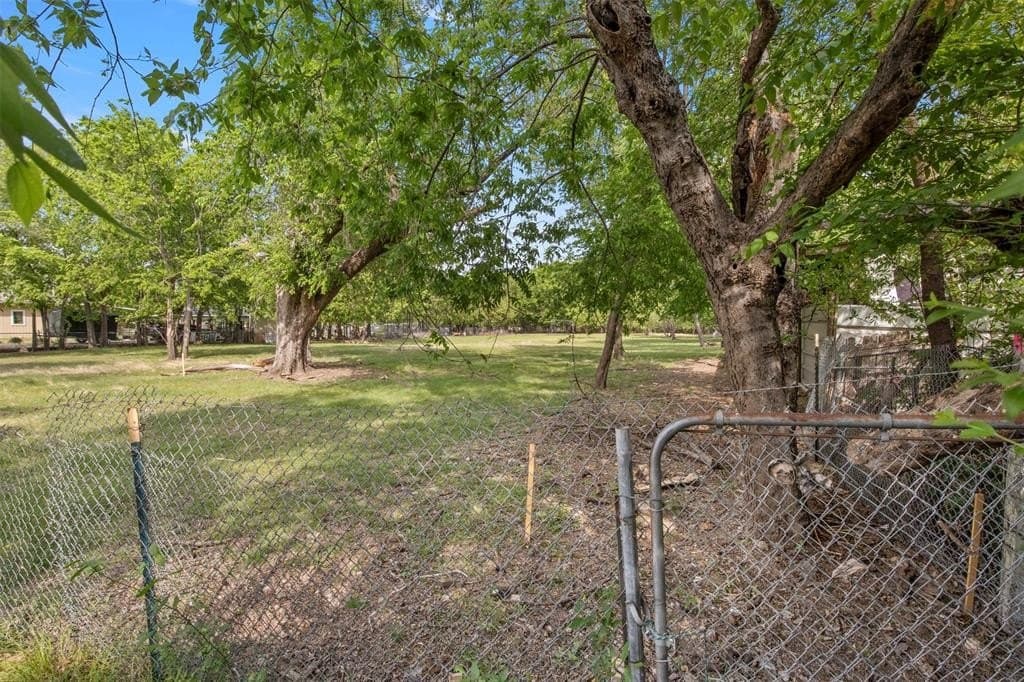 1.28 acres in Dallas County gallery image 2