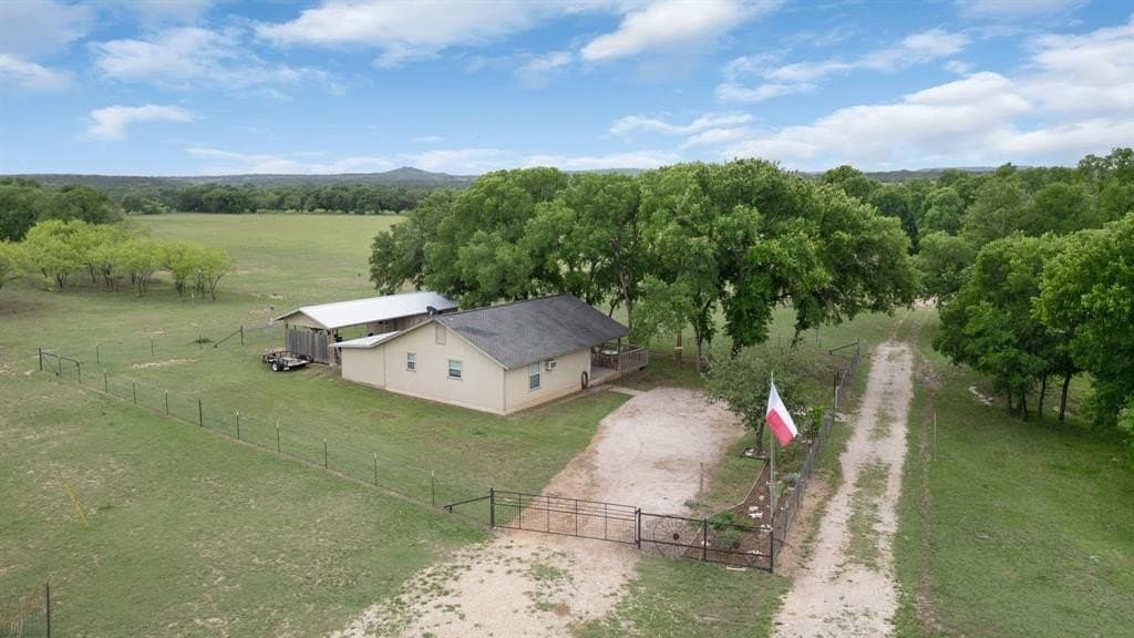 13 acres in Lampasas County