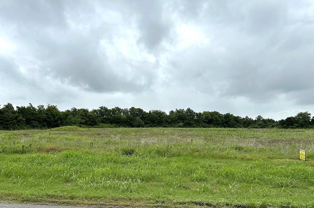 8 acres in Fayette County gallery image 2