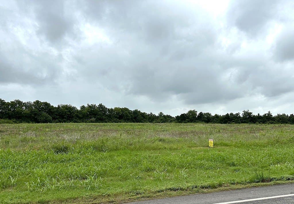 8 acres in Fayette County gallery image 3