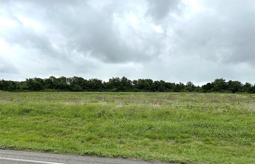 8 acres in Fayette County