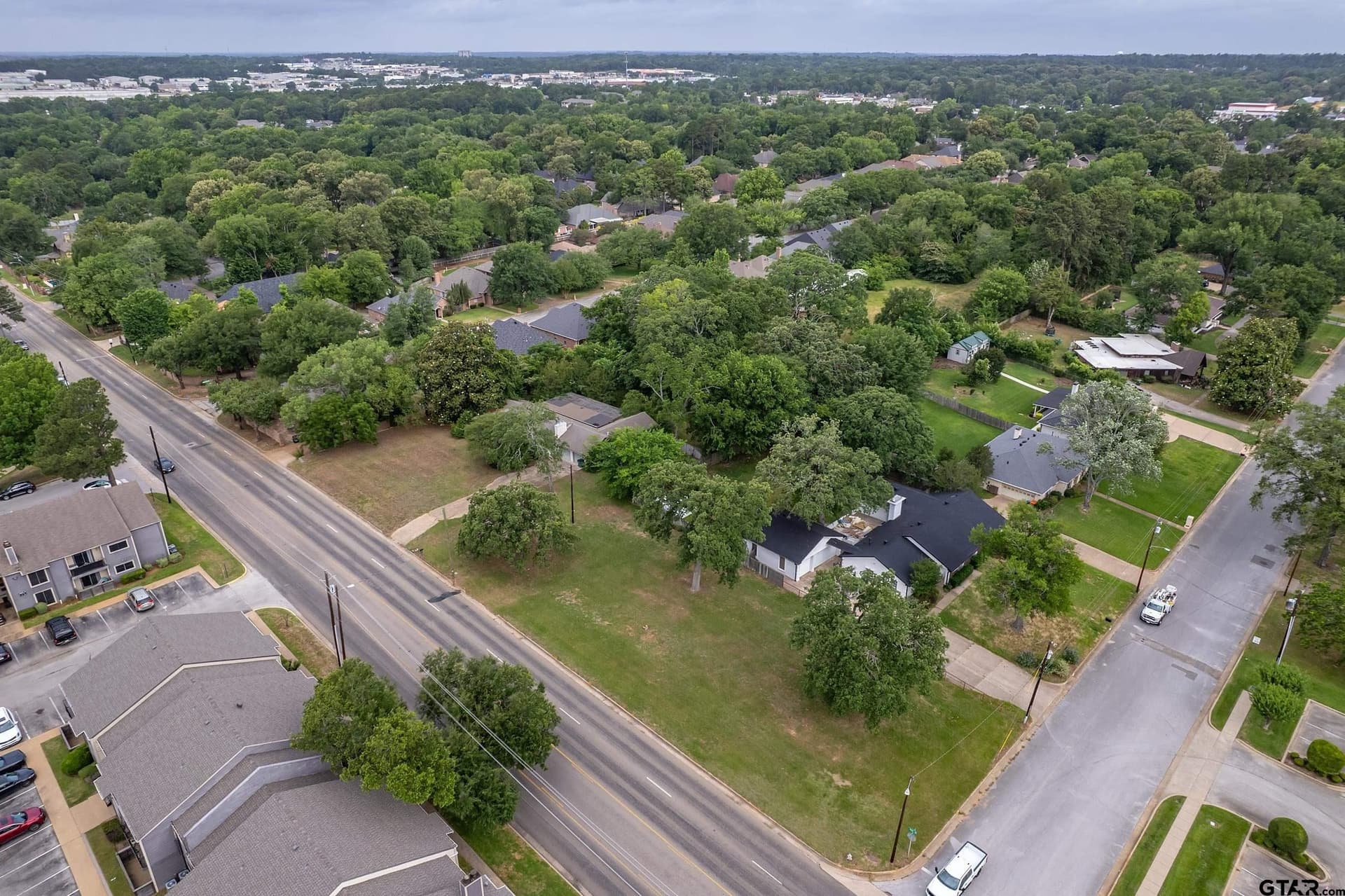 4.05 acres in Smith County gallery image 4