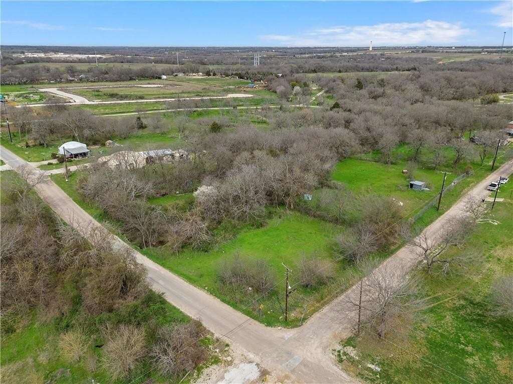 0.5 acres in Ellis County gallery image 2