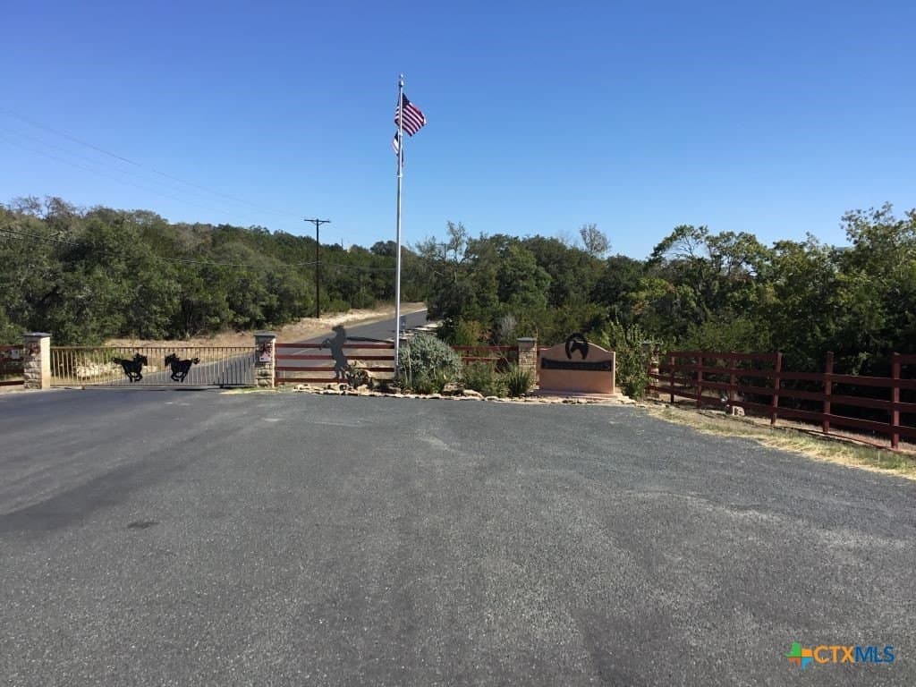 5 acres in Blanco County gallery image 4