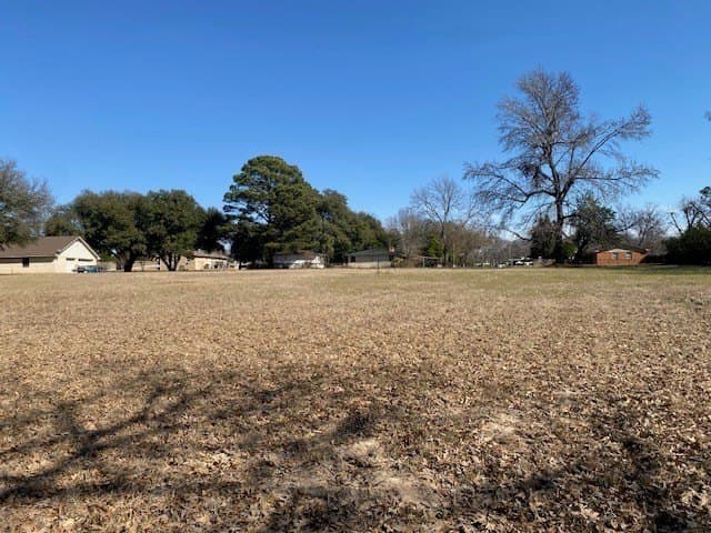 2.35 acres in Henderson County gallery image 3