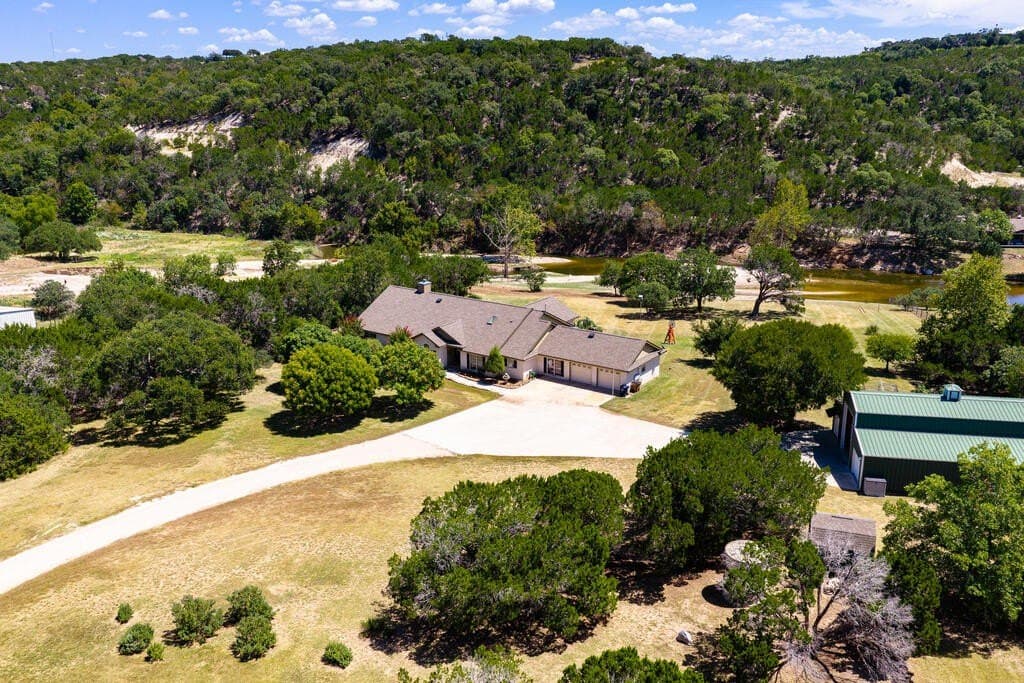 7.77 acres in Kerr County