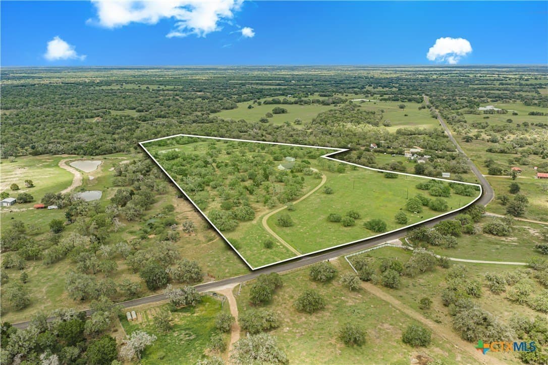 23.25 acres in DeWitt County - photo 2