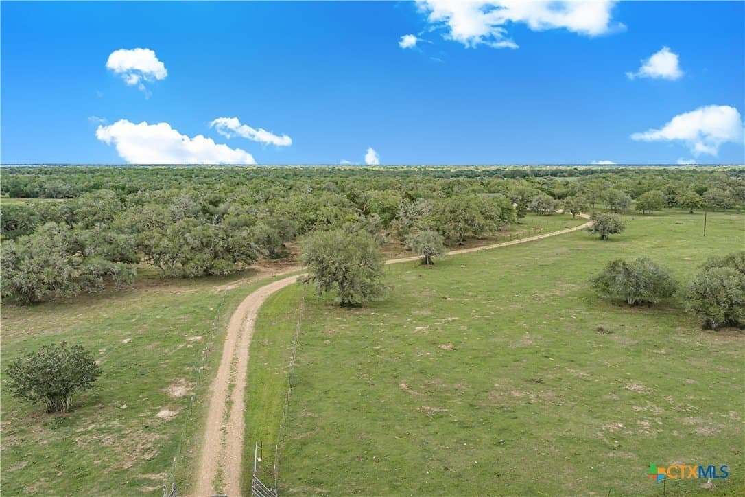 23.25 acres in DeWitt County - photo 4