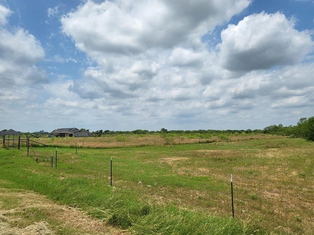 4.05 acres in Navarro County gallery image 2