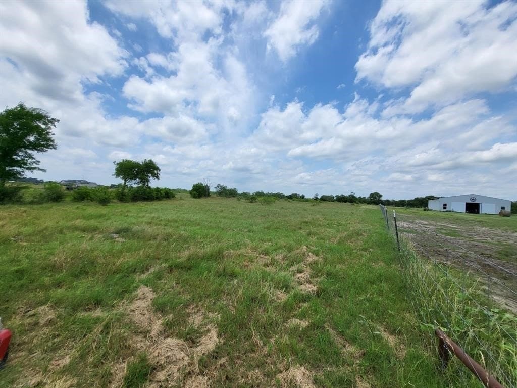 4.05 acres in Navarro County gallery image 4