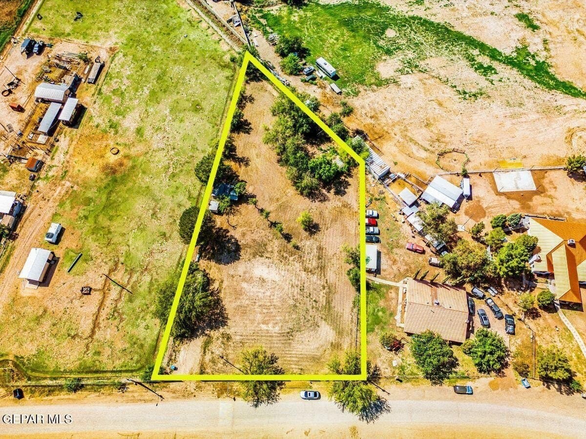 1.11 acres in El Paso County gallery image 2