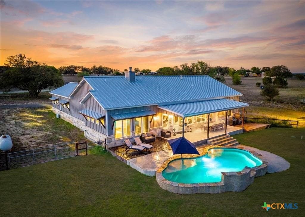 10.87 acres in Bandera County