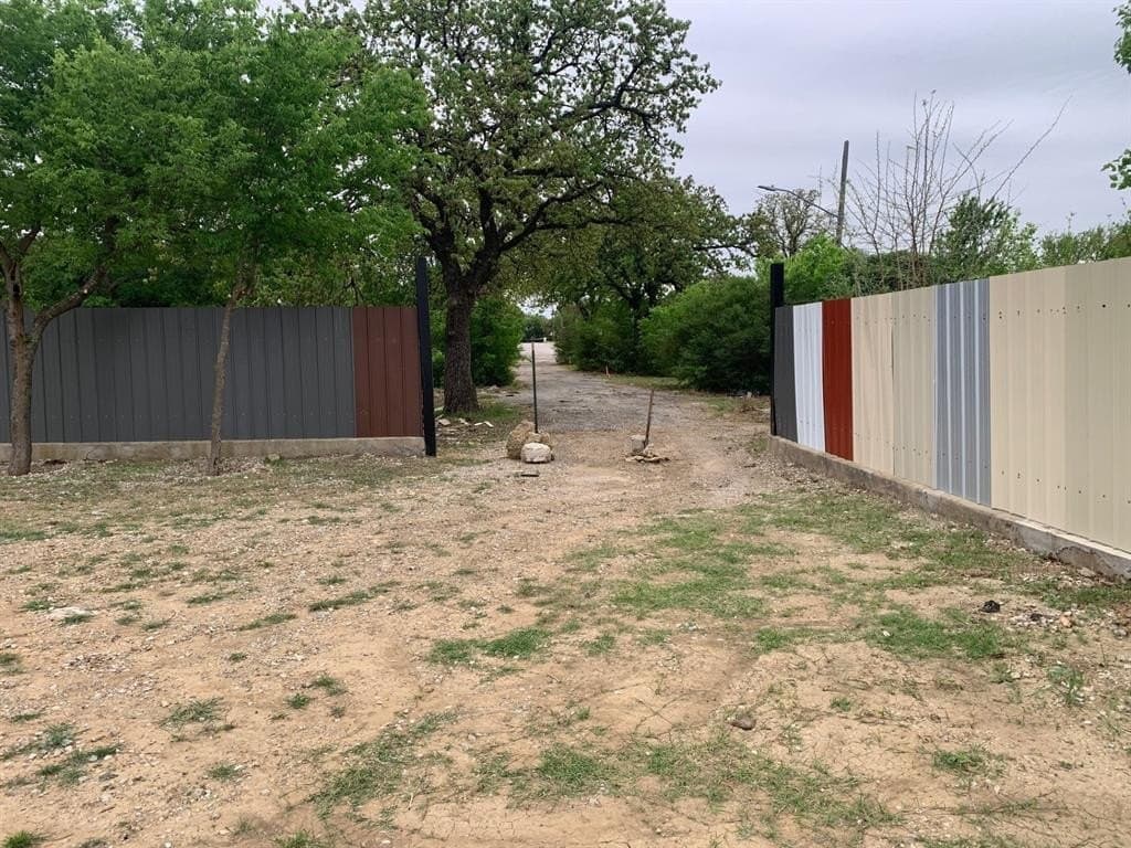 0.5 acres in Tarrant County gallery image 3