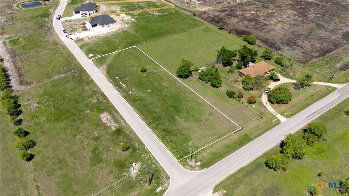 1.05 acres in Bell County gallery image 3