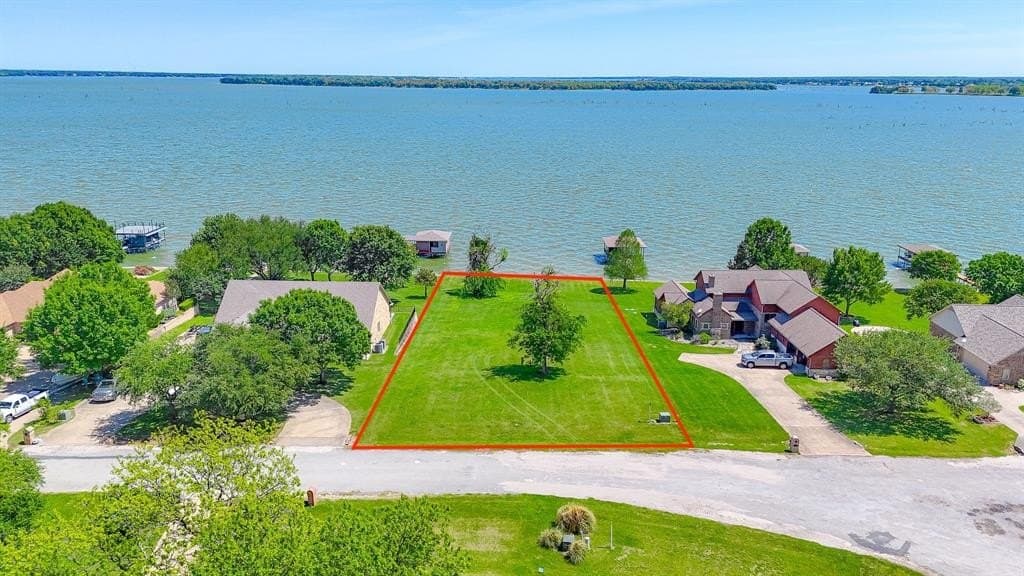 0.6 acres in Navarro County