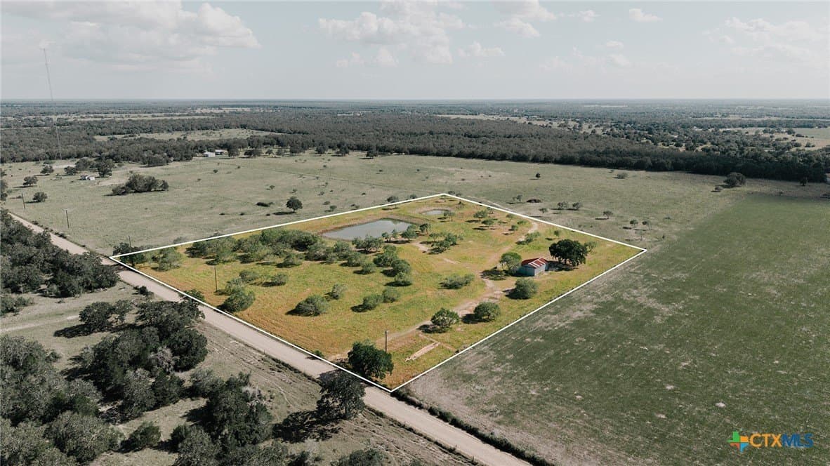 11 acres in Lavaca County gallery image 2