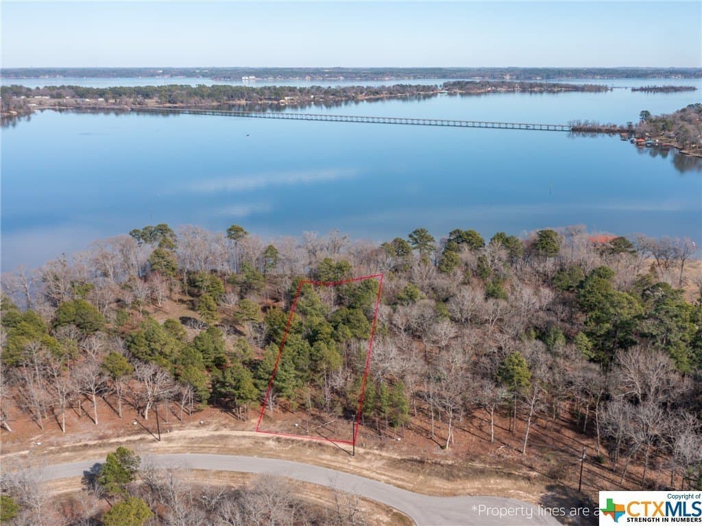 1.03 acres in Henderson County gallery image 3