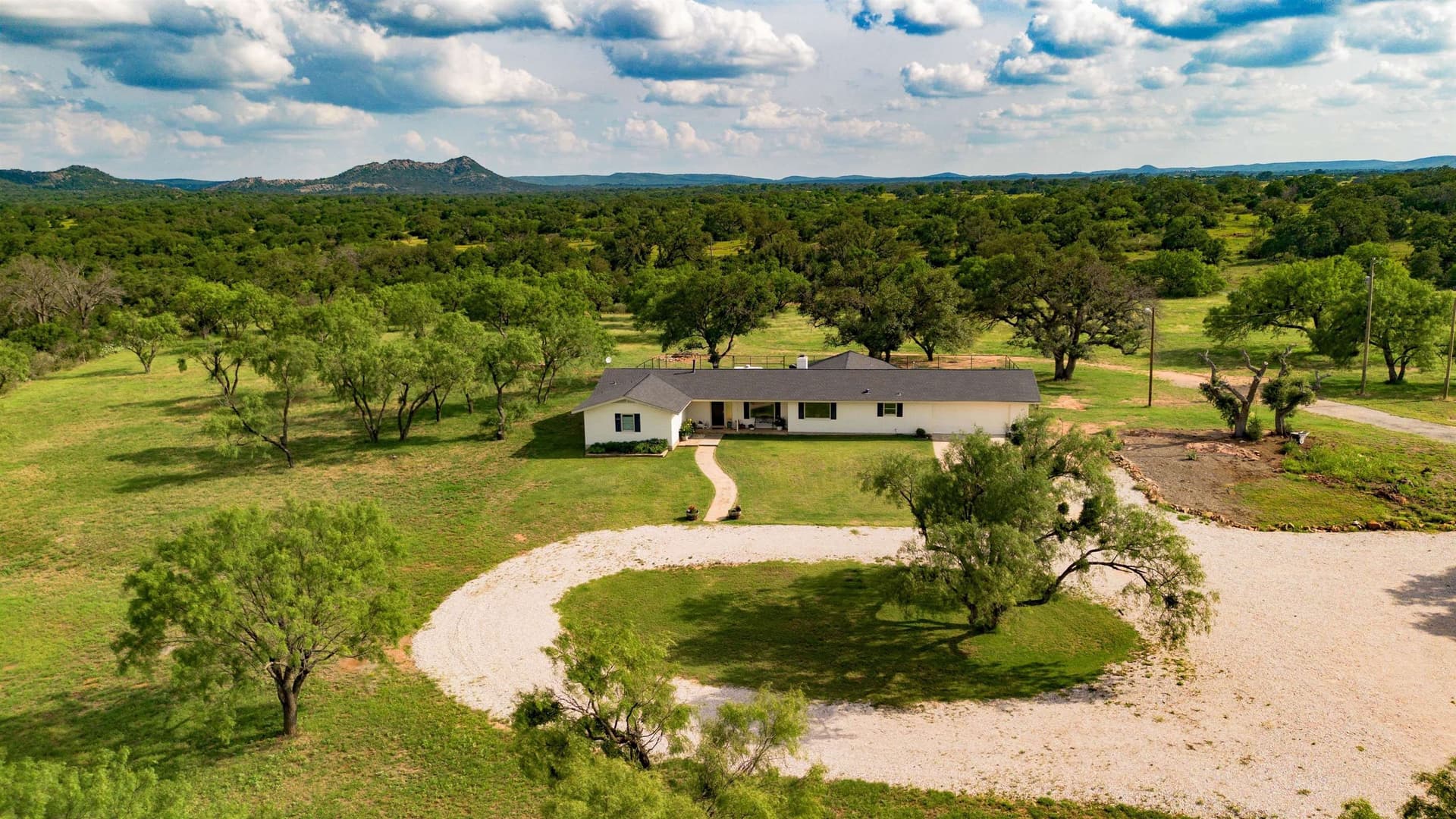 10 acres in Llano County