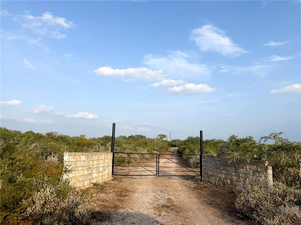 157.29 acres in Duval County - photo 2