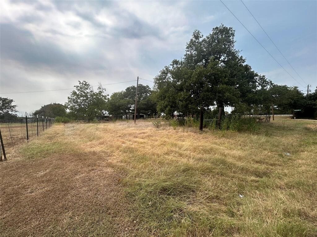 0.31 acres in Henderson County - photo 4