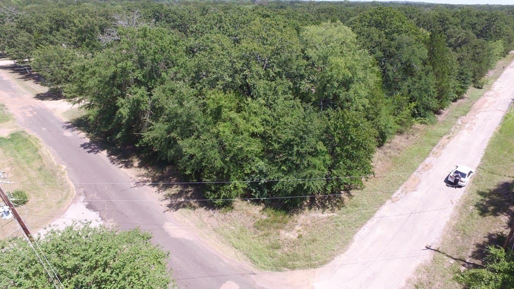 0.05 acres in Henderson County gallery image 2