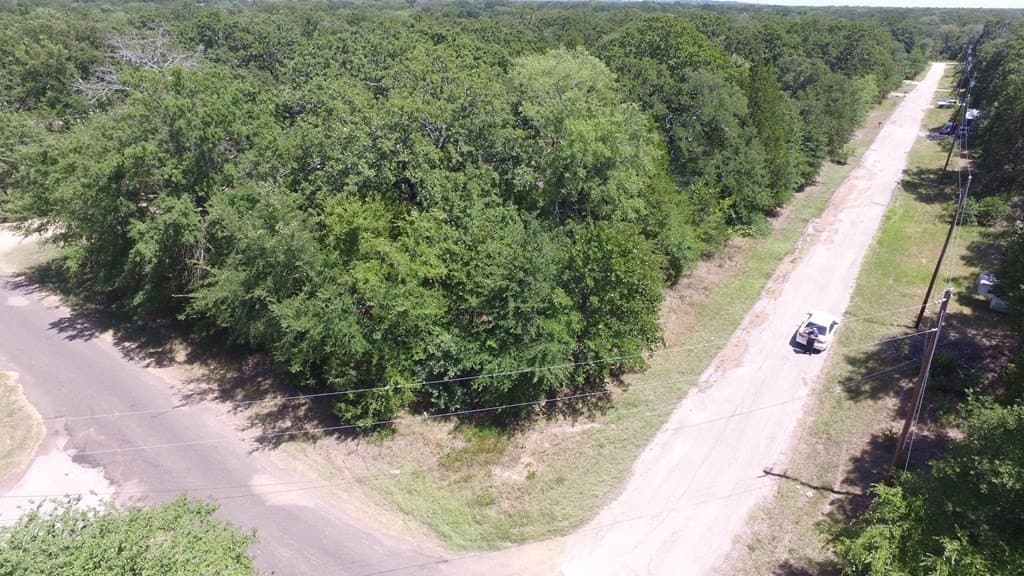 0.05 acres in Henderson County gallery image 3