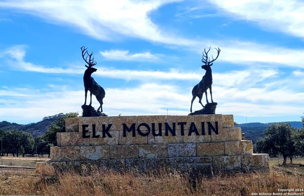 5.02 acres in Bandera County gallery image 3