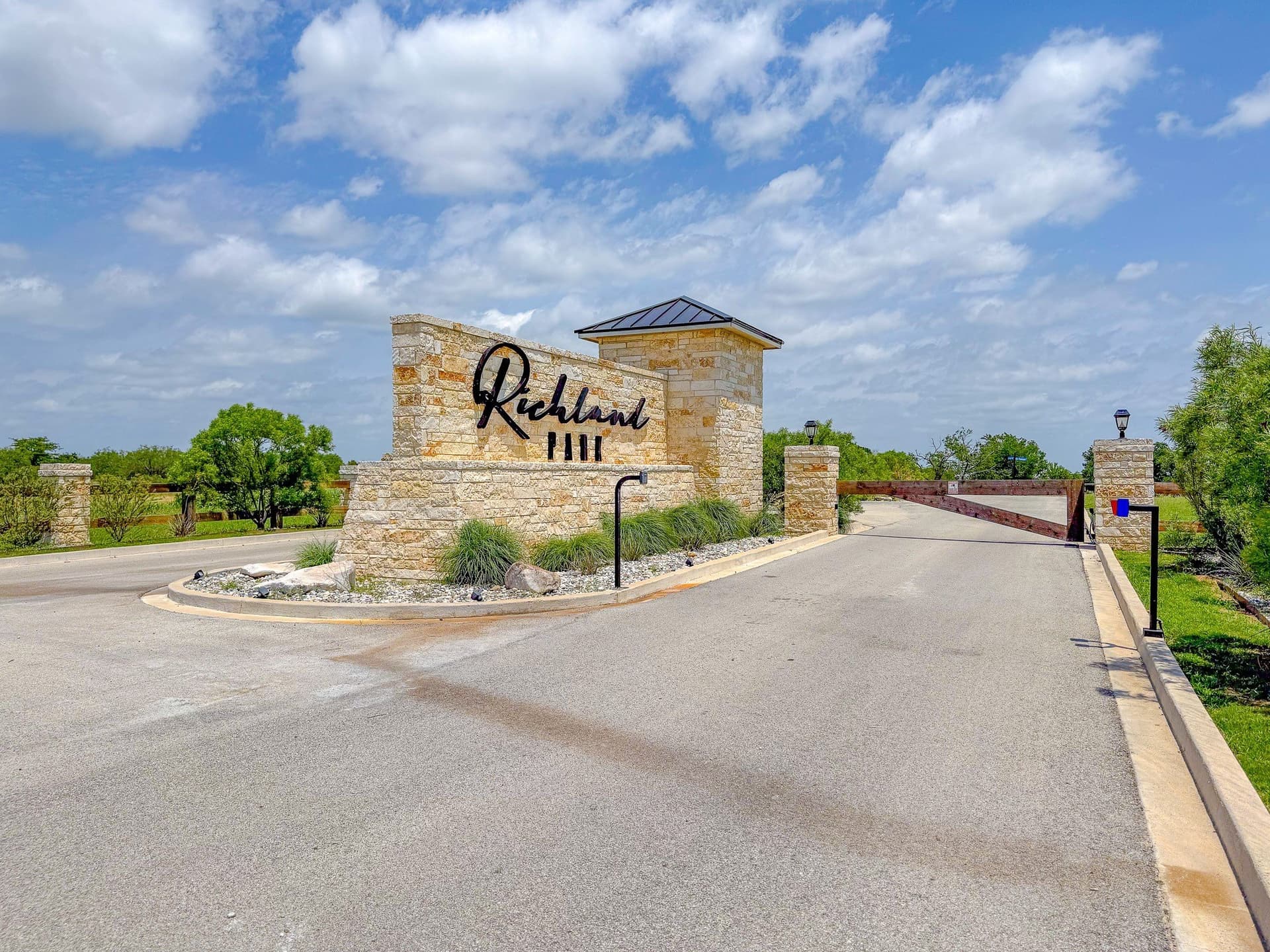 1.26 acres in Navarro County - photo 4