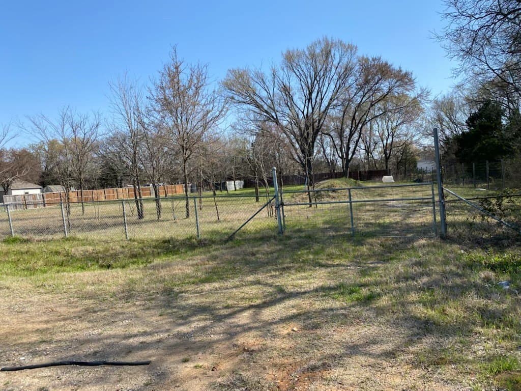 0.65 acres in Dallas County - photo 5