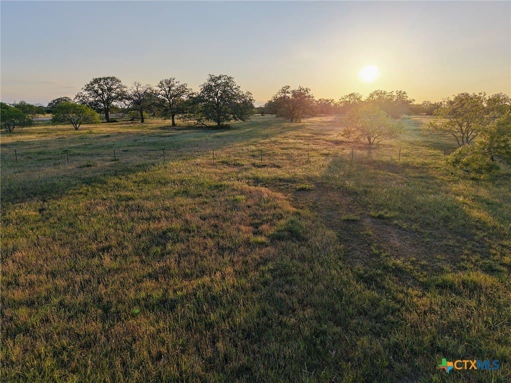 2 acres in Gonzales County