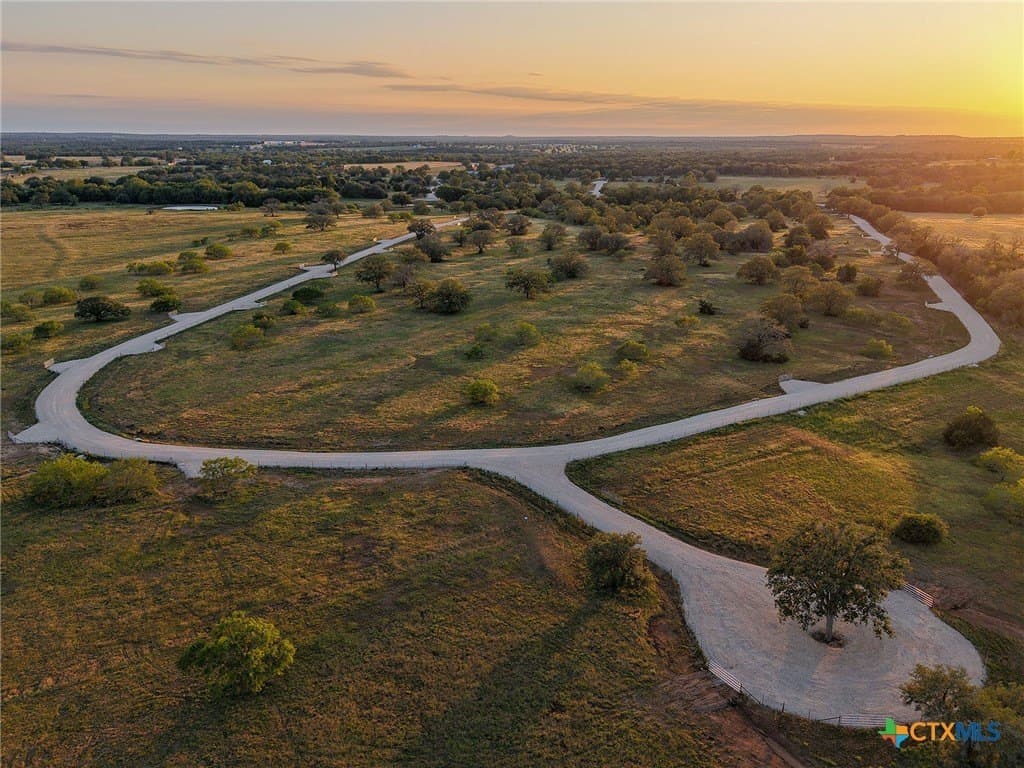 2 acres in Gonzales County - photo 5